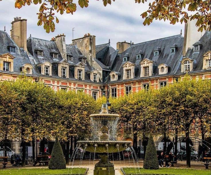 The oldest square in Paris, at its best