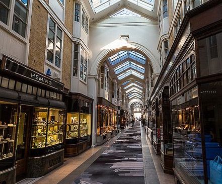 Mayfair between the lines