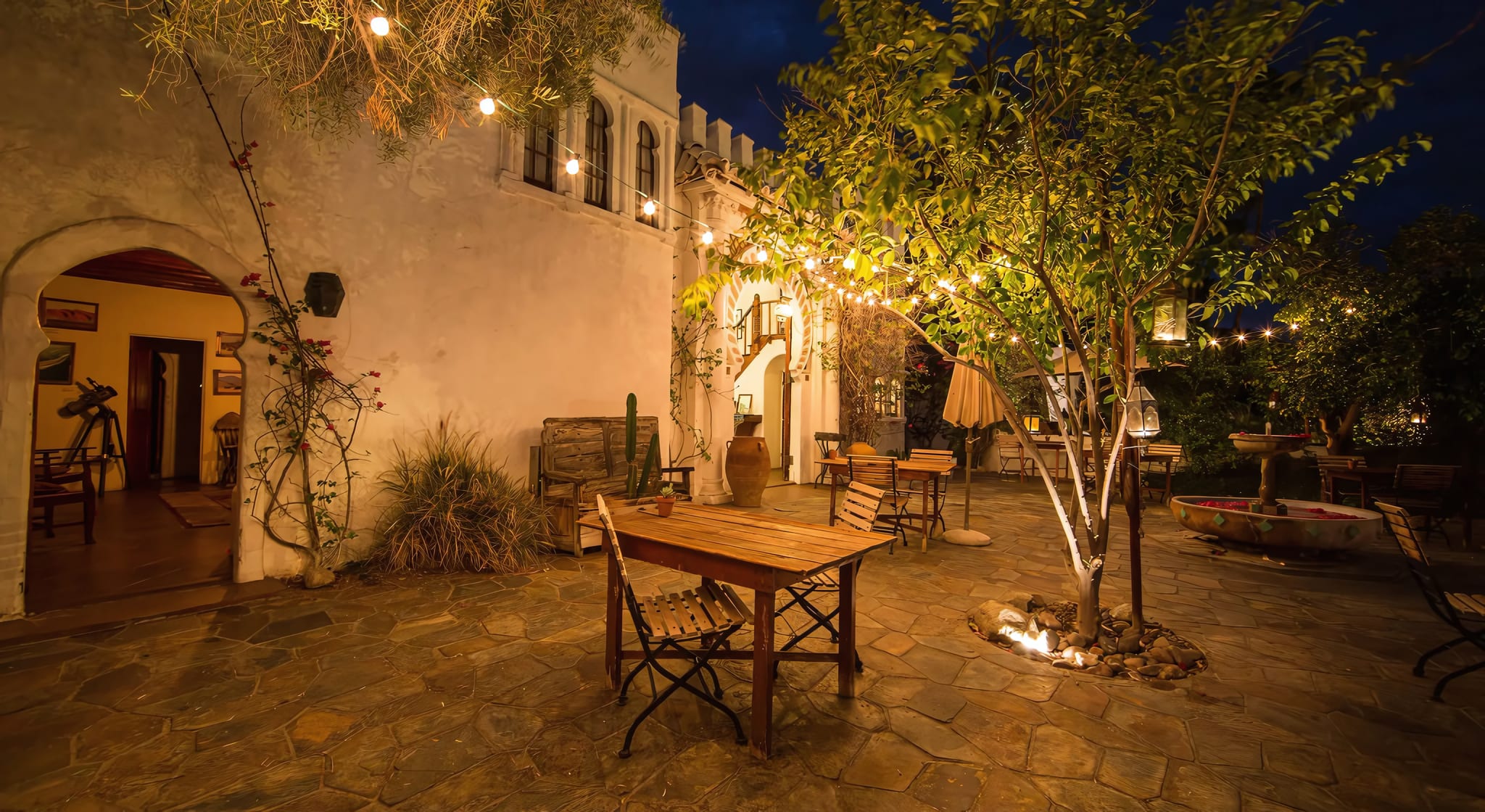 A Moroccan-Inspired Setting for Weddings